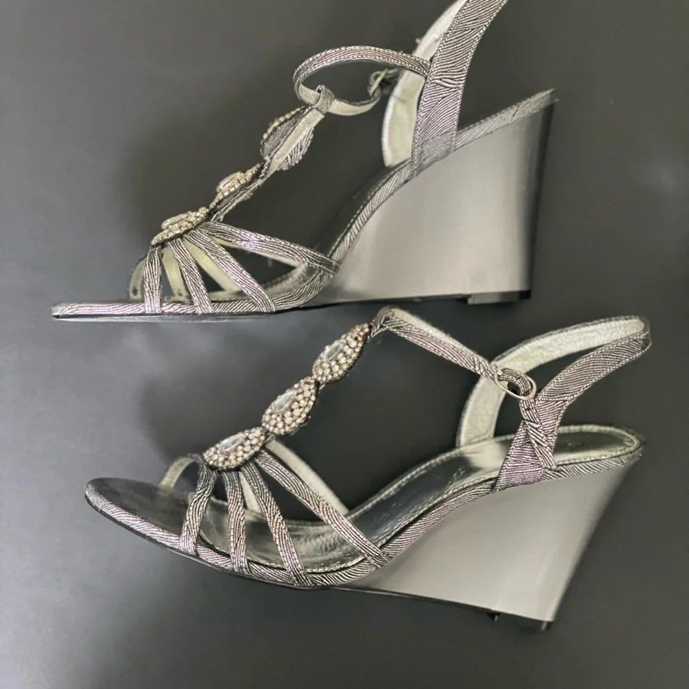 Adrianna Papell heels - Picture 2 of 10